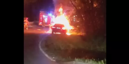 Pożar pojazdu w Mikulczycach. Miało dojść do usterki układu elektrycznego!