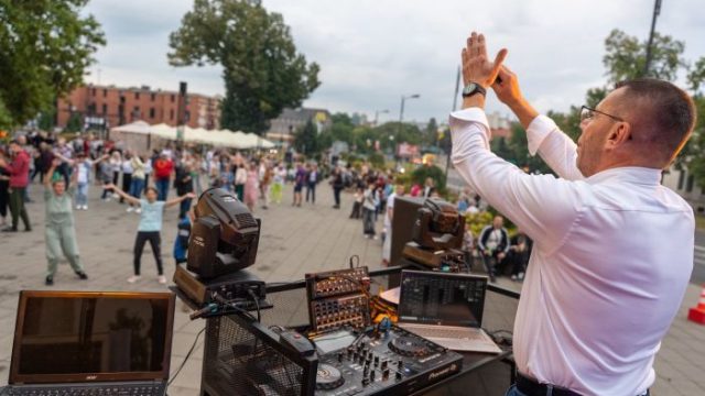 Pożegnali lato w tanecznym stylu! Za nami Potańcówka na Placu Teatralnym!
