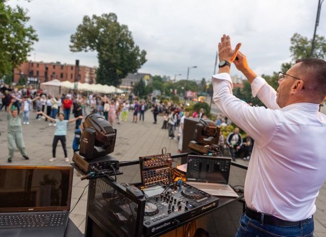 Pożegnali lato w tanecznym stylu! Za nami Potańcówka na Placu Teatralnym!