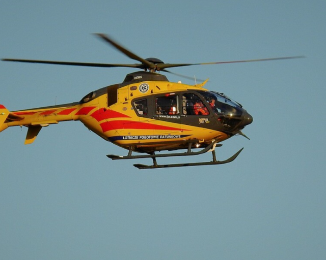 Groźny wypadek motocyklisty i pasażerki na ulicy Witosa. Lądował LPR