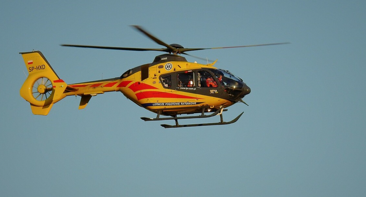 Groźny wypadek motocyklisty i pasażerki na ulicy Witosa. Lądował LPR