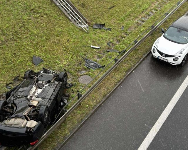 Dachowanie na DTŚ w Zabrzu. Kierowca Audi był pijany