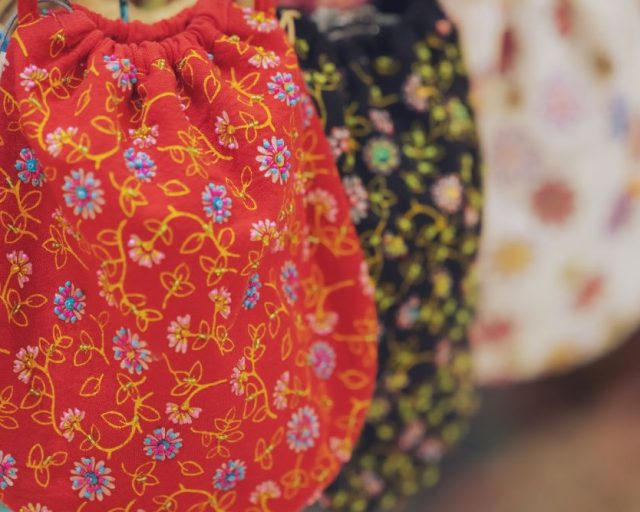 Moda w Zabrzu – jak oryginalne wzory na torbach bawełnianych stały się miejskim trendem