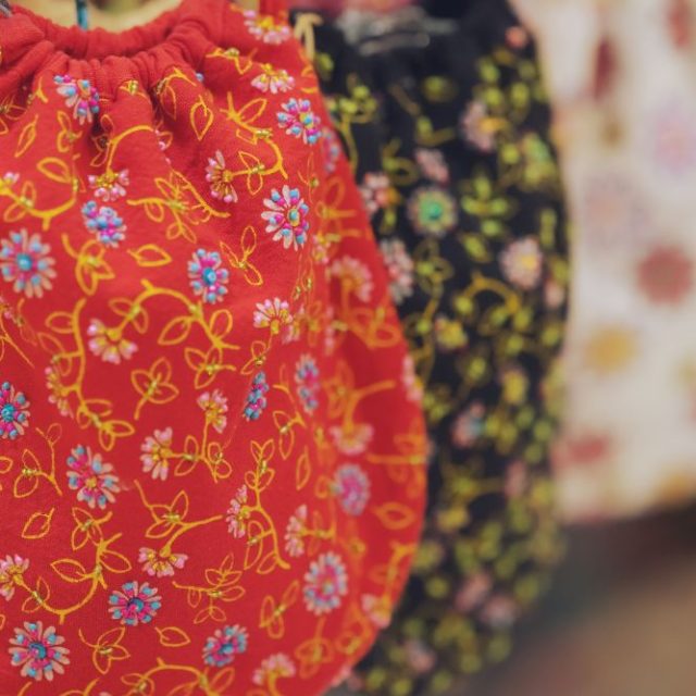 Moda w Zabrzu – jak oryginalne wzory na torbach bawełnianych stały się miejskim trendem