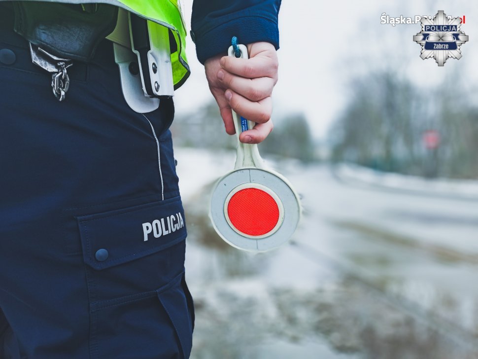 Policja apeluje o ostrożność – kapryśna pogoda utrudnia warunki na drogach