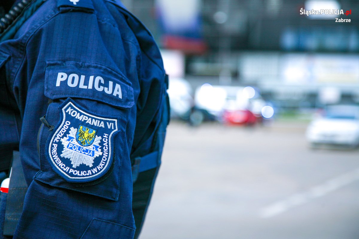 Policjanci zabezpieczali wyjazd kibiców na derby śląska [FOTO] - fotoreportaż
