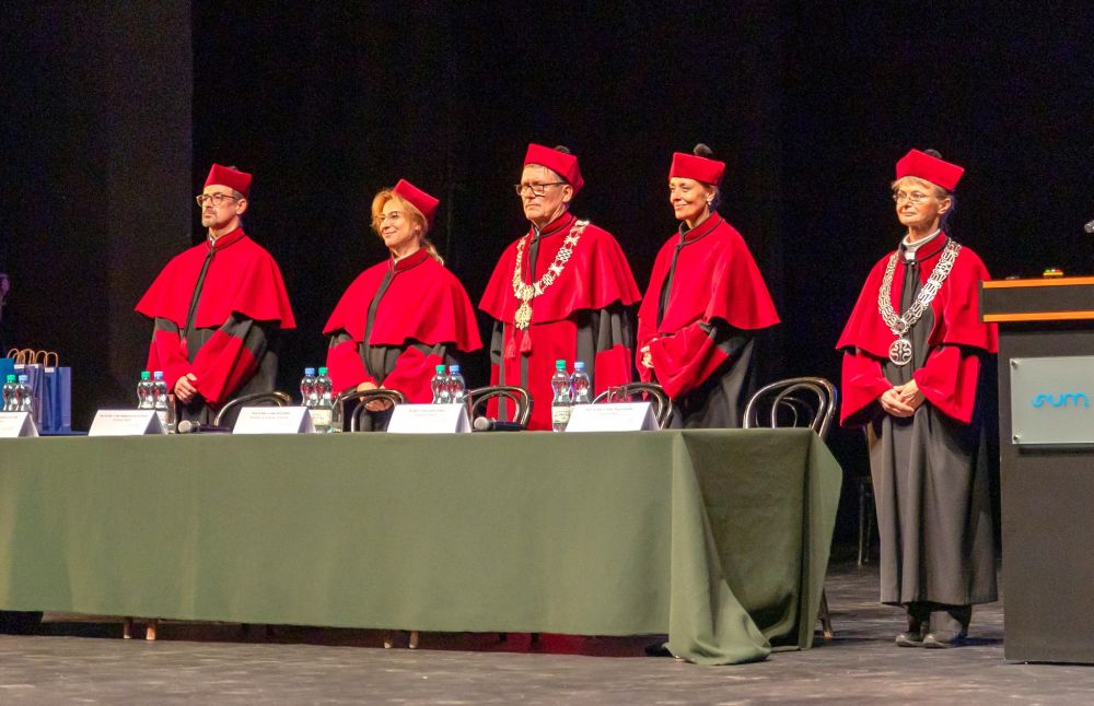 Studenci kierunków medycznych odebrali dyplomy! Za nami wielka uroczystość - fotoreportaż