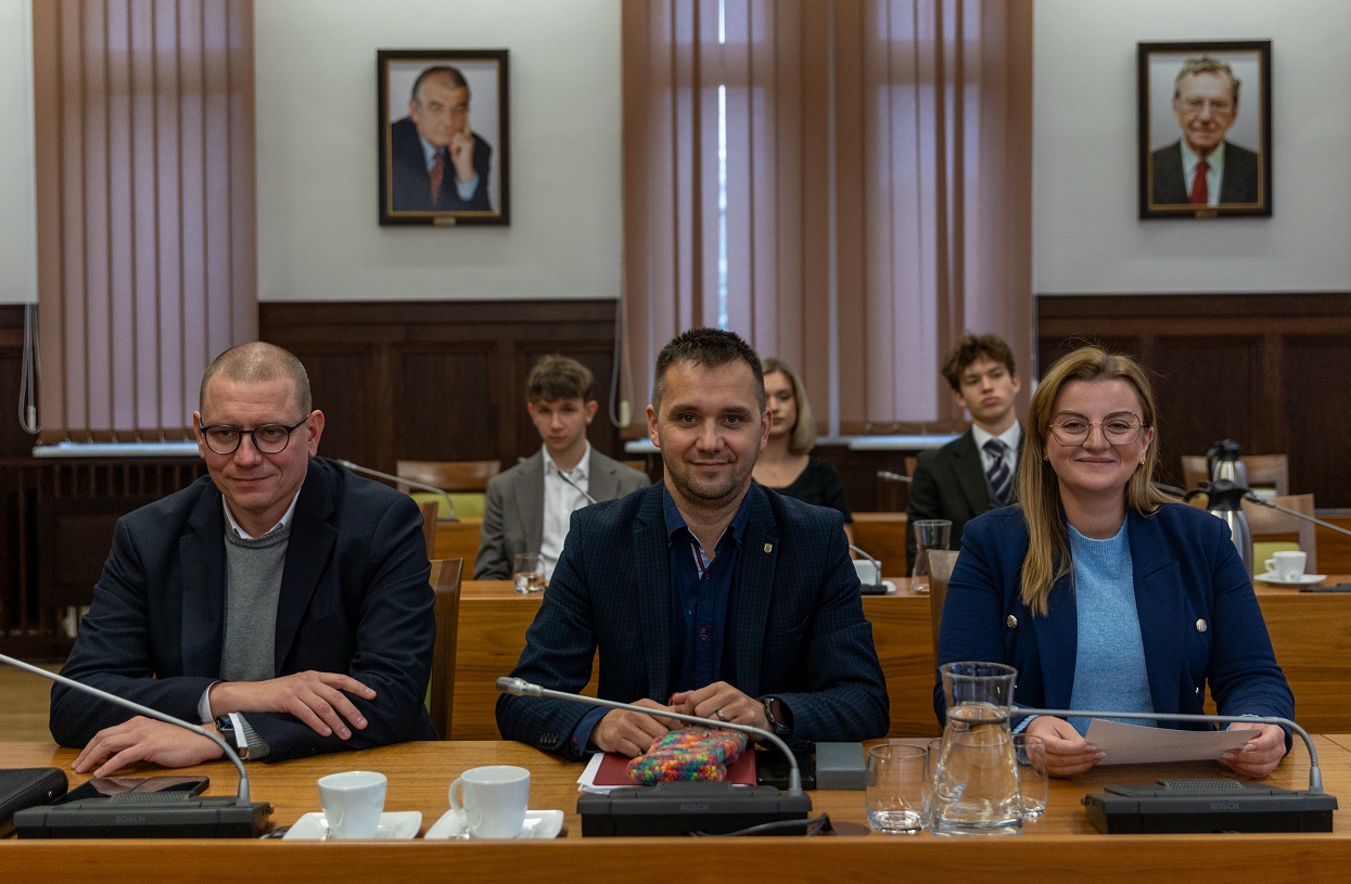 Młodzież z Zabrza planuje działania na rzecz miasta! VI sesja pełna dyskusji i projektów - fotoreportaż