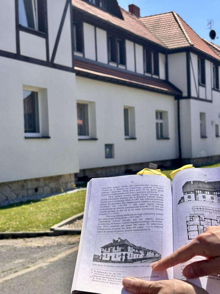 Spacer z historią w tle – architektoniczne odkrycia w Rokitnicy - fotoreportaż