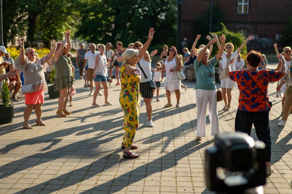 Taniec, zabawa i pozytywna energia – za nami Potańcówka na Placu Teatralnym! - fotoreportaż