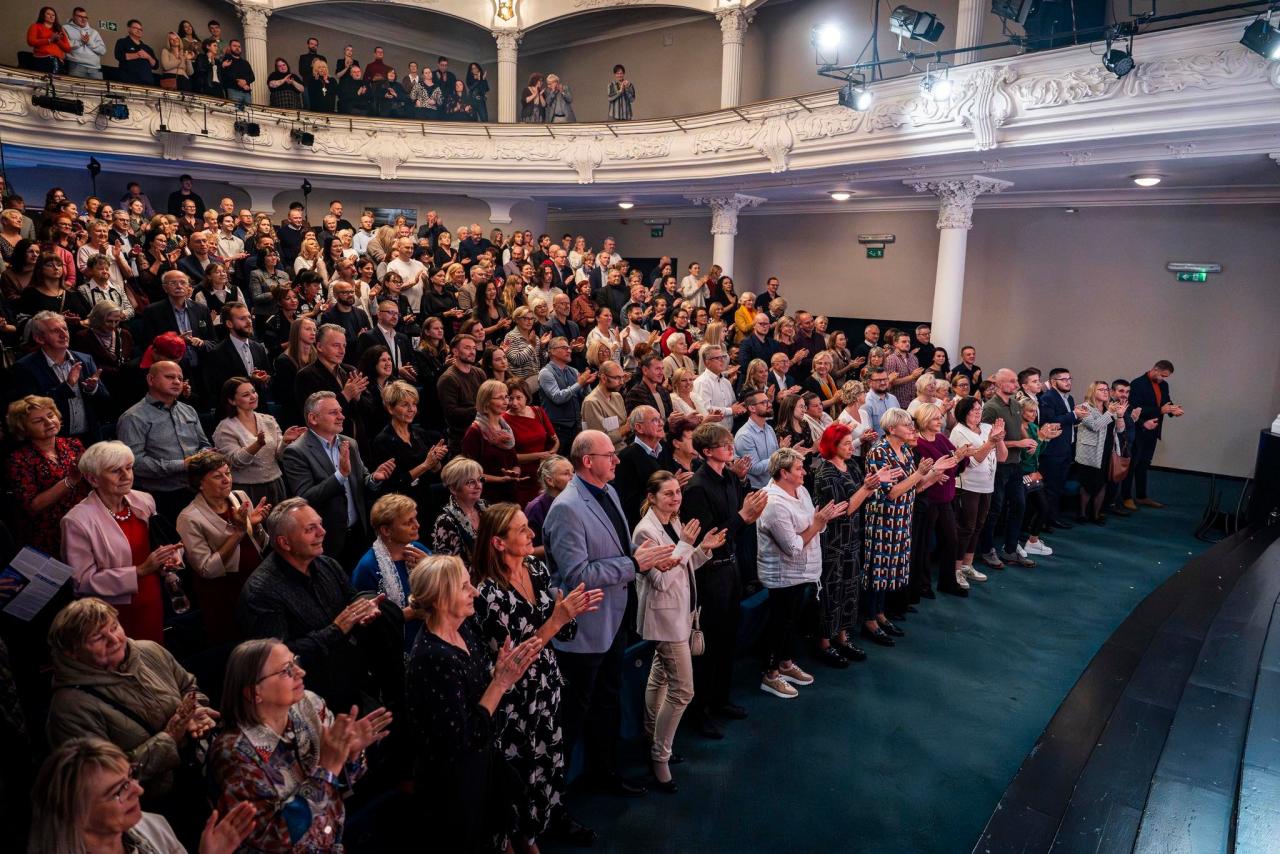 Nowy spektakl Teatru Nowego – „O królu... który zapomniał... – bajka dla dorosłych” - fotoreportaż