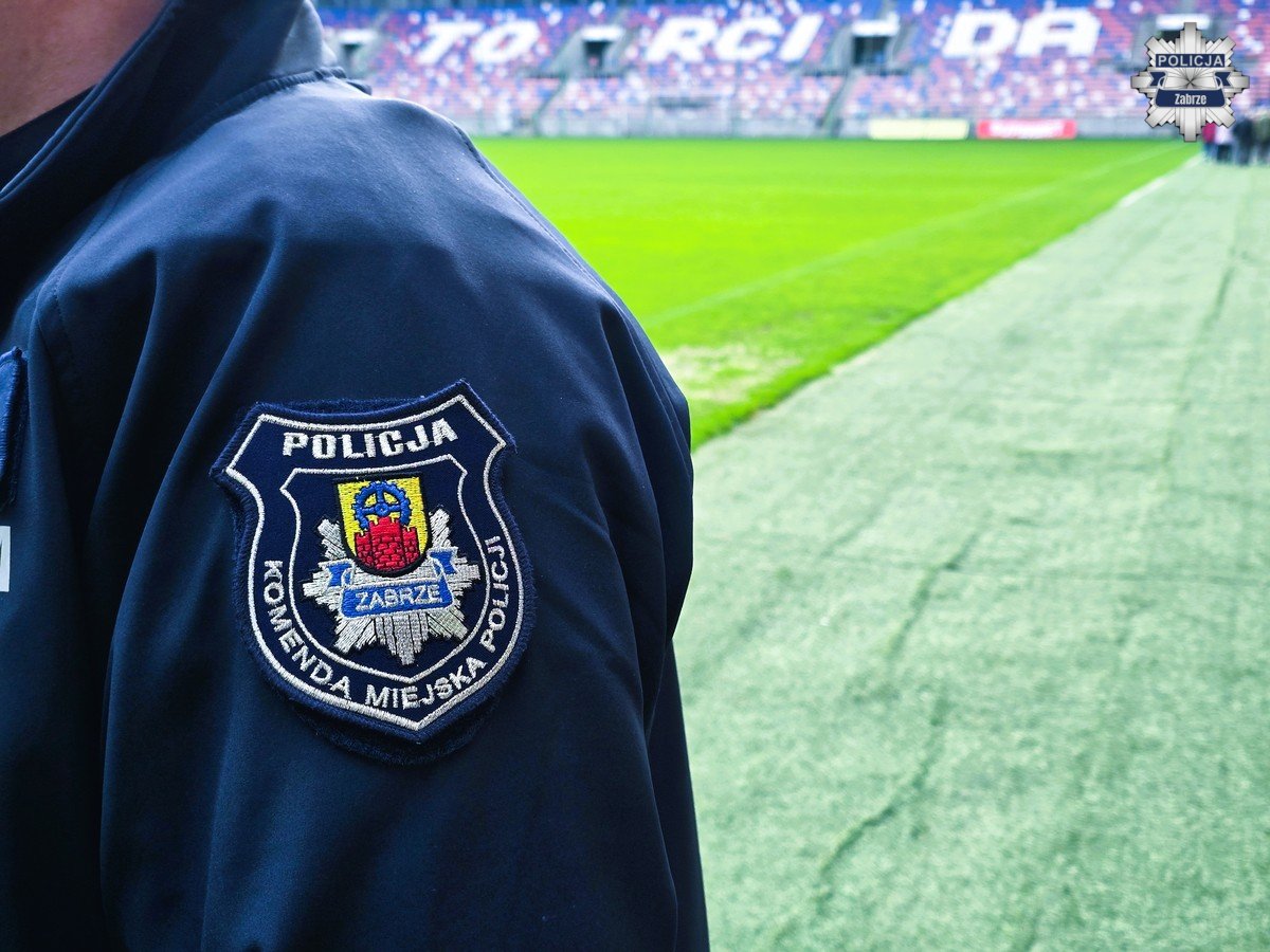 250 policjantów szkoliło się na stadionie w Zabrzu w zakresie porządku publicznego - fotoreportaż