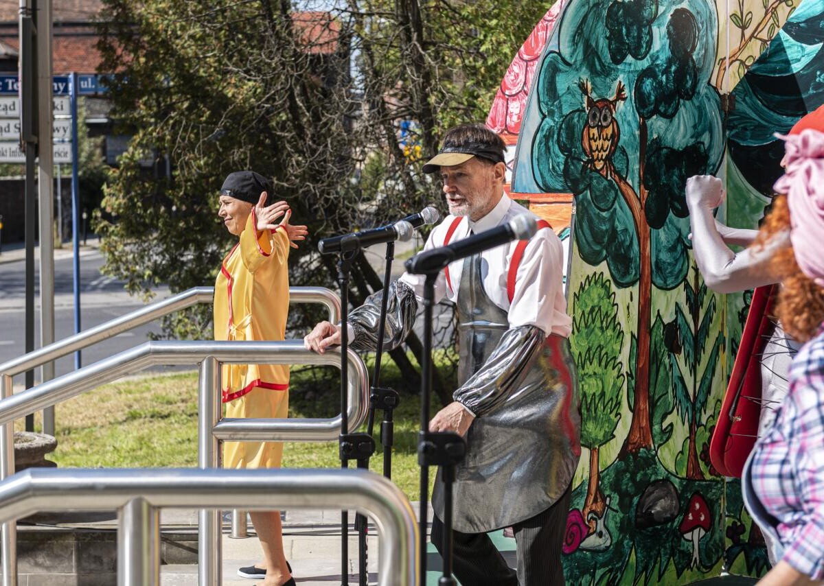 Piosenki z bajek i spektakli dla dorosłych, projekcja teatru TV, a także dwie sztuki teatralne – to atrakcje, jakie z okazji tegorocznej Metropolitalnej Nocy Teatrów przygotował Teatr Nowy w Zabrzu.