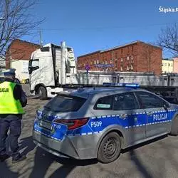 Policja zabezpieczała transport butli z tlenem