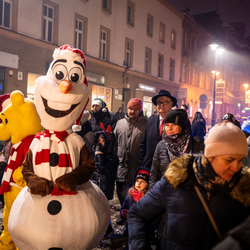 Rozświetlono choinkę na placu Wolności
