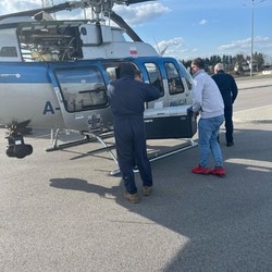 Walka o każdą minutę. Policyjny Black Hawk w dramatycznej misji ratunkowej