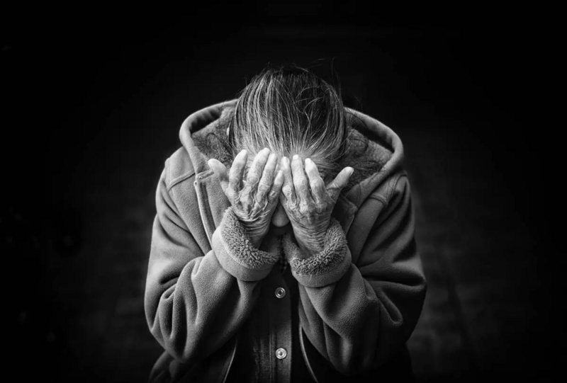 87-latka oszukana metoda na "lekarza". Kobieta straciła 10 tysięcy zł