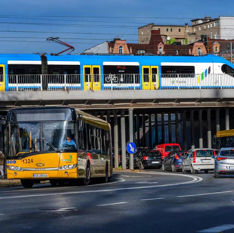 Bilety Kolei Śląskich są już honorowane w autobusach i tramwajach