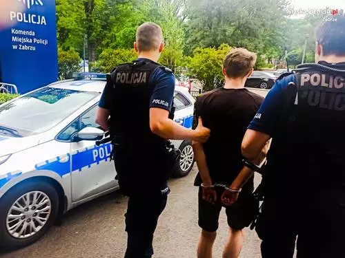 Brutalny atak na starszego mężczyznę w Zabrzu. 17-latkowie ujęli agresora