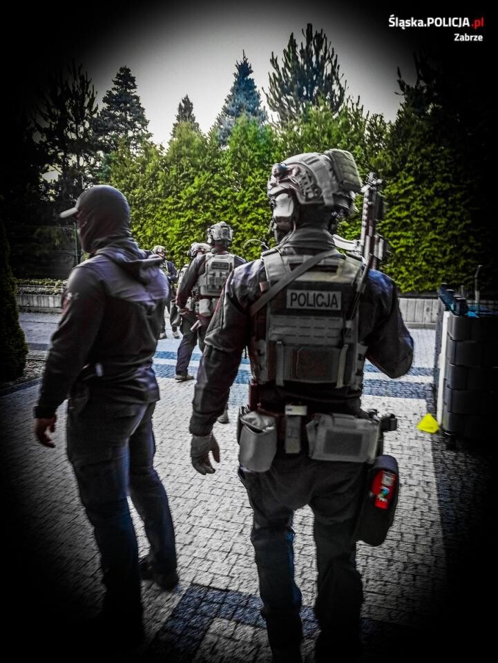 Śląscy policjanci zatrzymali czterech mężczyzn podejrzanych o rozbój z użyciem niebezpiecznych narzędzi / fot. KMP Zabrze
