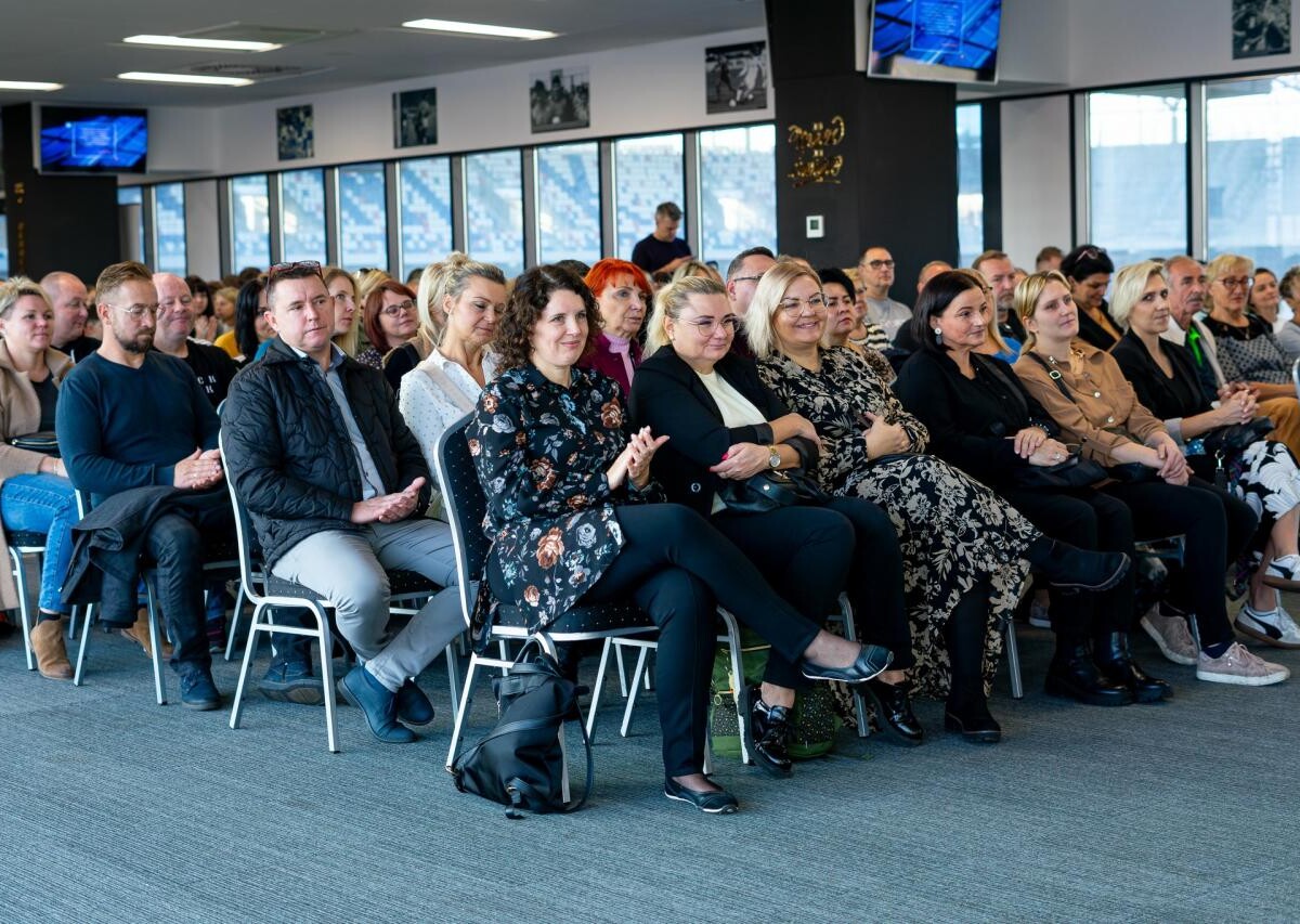 W Arena Zabrze odbyło się uroczyste podsumowanie trzeciej edycji projektu Centrum Mediacji Rówieśniczych, który jest współfinansowany przez Miasto Zabrze / fot. Agnieszka Rupniewska FB