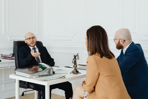 Dlaczego każda firma powinna rozważyć stałą obsługę prawną?