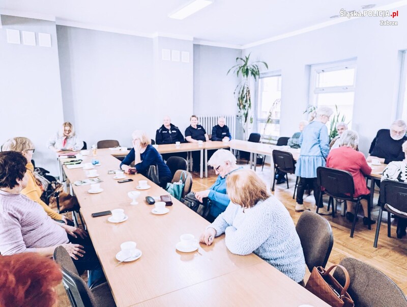 Dzielnicowi z I Komisariatu Policji spotkali się z seniorami