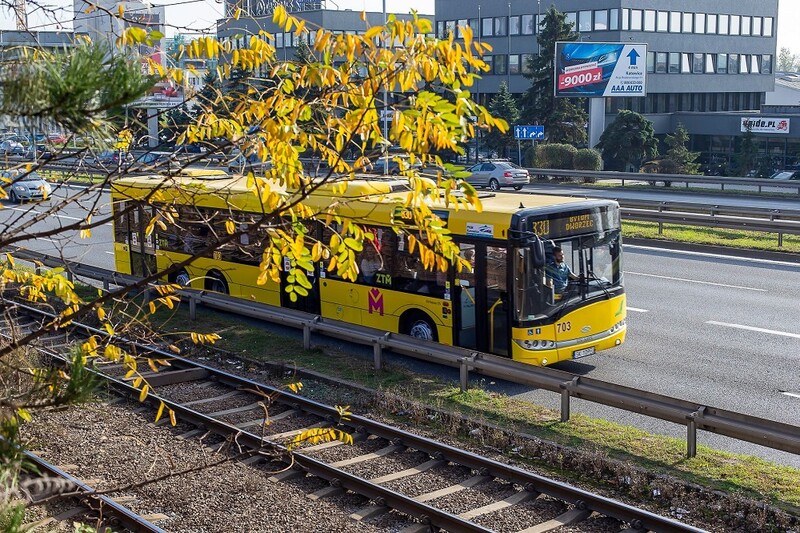 Dzień bez Samochodu. Dzisiaj kierowcy jeżdżą autobusami za darmo