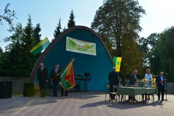 W miniony weekend w Zabrzu na terenach Rodzinnych Ogrodów Działkowych &#8222;Wiśnia&#8221; oraz &#8222;Biała Róża&#8221; uroczyście obchodzono Dzień Działkowca. Jak co roku Miasto Zabrze ufundowało dla zasłużonych działkowców liczne nagrody i wyróżnienia.