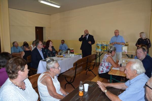 W miniony weekend w Zabrzu na terenach Rodzinnych Ogrodów Działkowych &#8222;Wiśnia&#8221; oraz &#8222;Biała Róża&#8221; uroczyście obchodzono Dzień Działkowca. Jak co roku Miasto Zabrze ufundowało dla zasłużonych działkowców liczne nagrody i wyróżnienia.