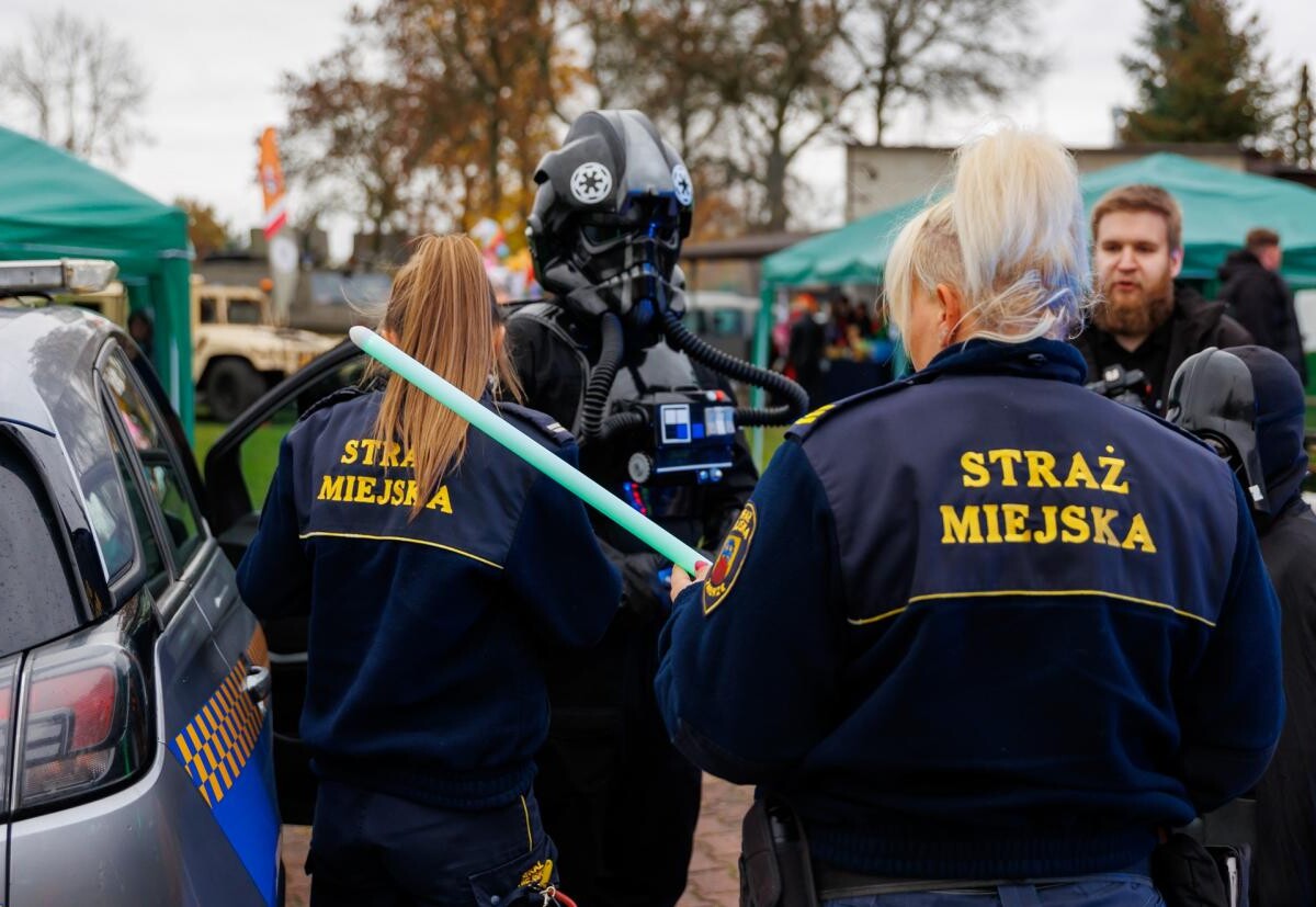 Na stadionie GKS Zabrze odbył się festyn „Bezpieczna Droga”, zorganizowany przez Fundację Militarny Mikołaj we współpracy z Policjantami z Komendy Miejskiej Policji w Zabrzu / fot. Agnieszka Rupniewska FB