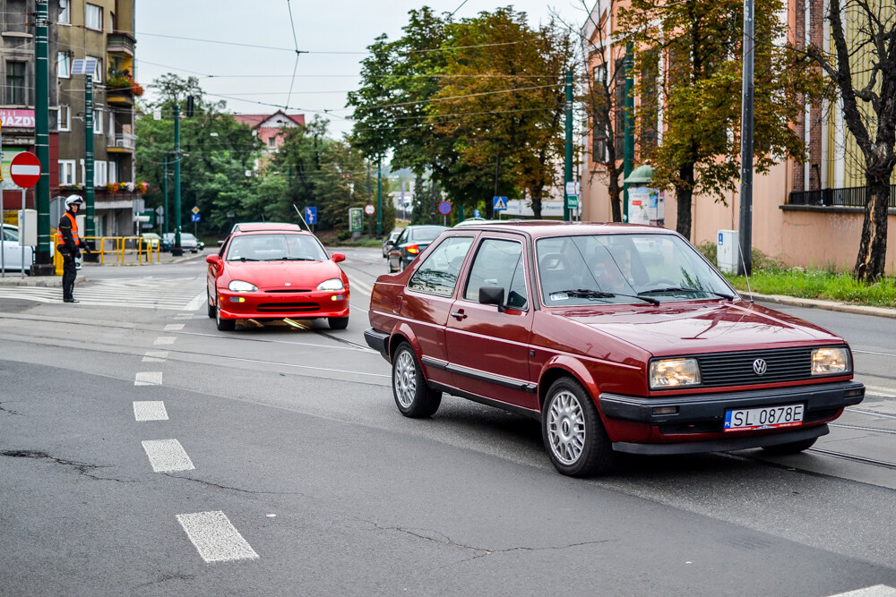 Ponad 100 samochodów zajechało na plac Warszawski, by wziąć udział w 8. edycji Zabrzańskich Klasyków Nocą.