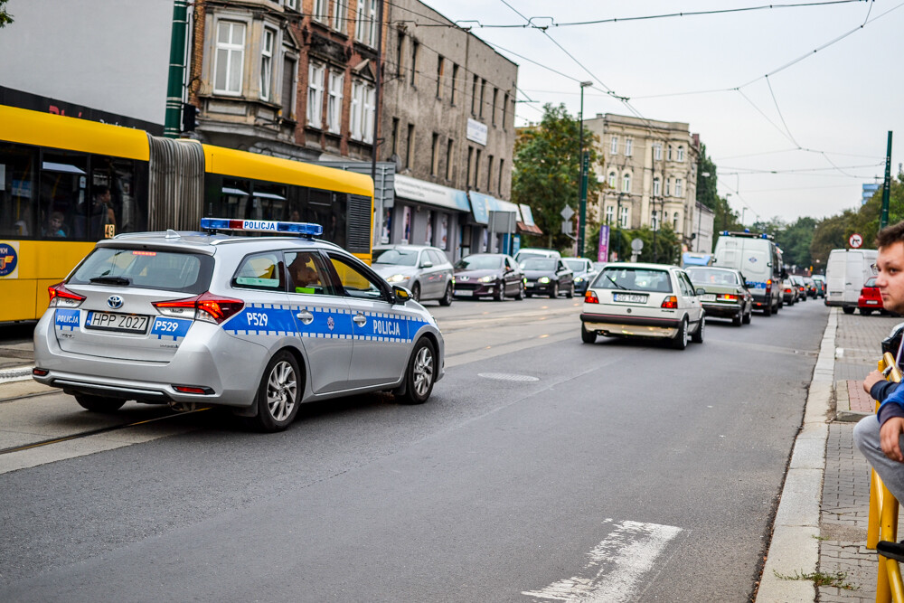 Ponad 100 samochodów zajechało na plac Warszawski, by wziąć udział w 8. edycji Zabrzańskich Klasyków Nocą.