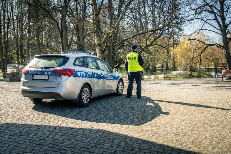 Kolizja Dacii i Renault na DTŚ. Policja szuka świadków