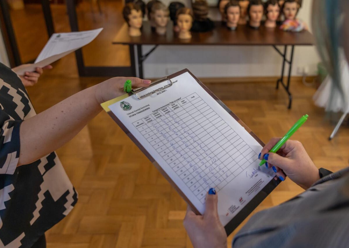25 listopada w Zabrzu odbyła się jubileuszowa, X edycja konkursu fryzjerskiego „Kolorowe Nożyczki” / fot. UM Zabrze
