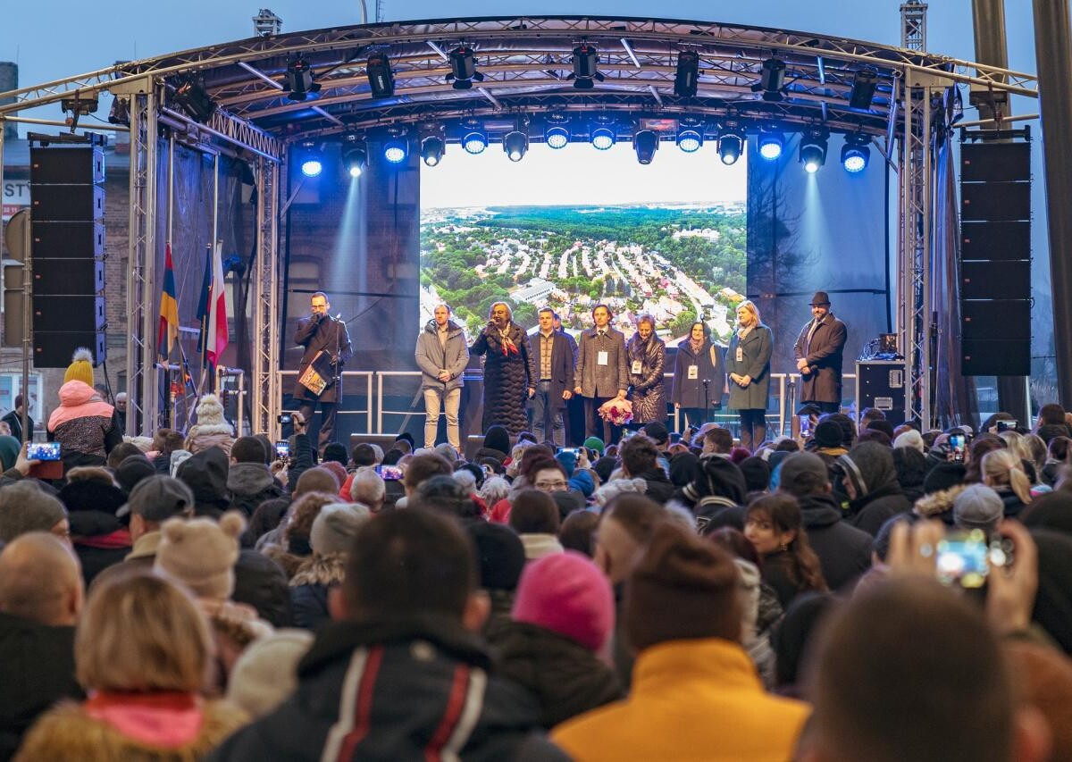 Wczoraj mieszkańcy Zabrza oraz okolicznych miast uczestniczyli w hucznej imprezie z okazji otwarcia Centrum Przesiadkowego Zabrze Rokitnica  / fot. GZM