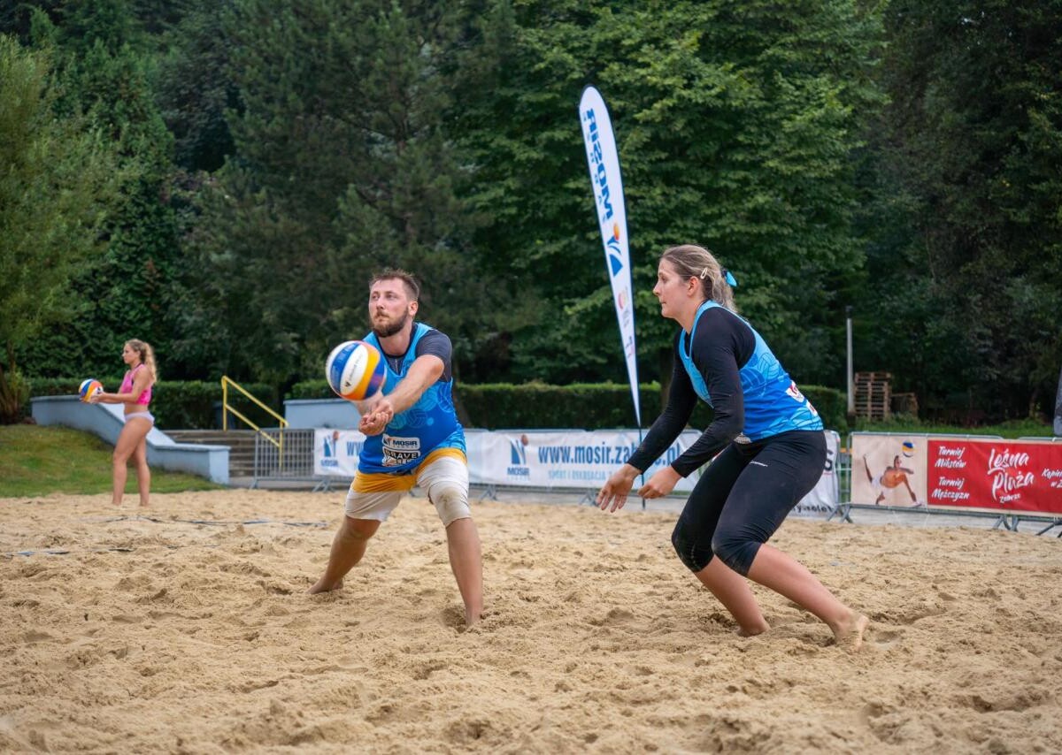Miniony weekend był pełen emocji i sportowych wrażeń na Kąpielisku Leśnym w Zabrzu, gdzie odbył się turniej siatkówki plażowej „Leśna Plaża 2024” / fot. MOSiR Zabrze
