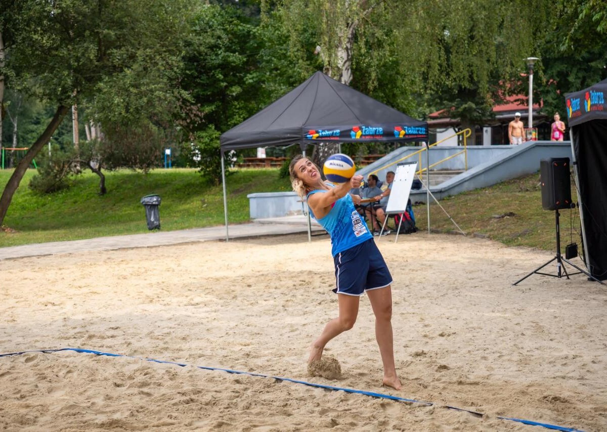 Miniony weekend był pełen emocji i sportowych wrażeń na Kąpielisku Leśnym w Zabrzu, gdzie odbył się turniej siatkówki plażowej „Leśna Plaża 2024” / fot. MOSiR Zabrze