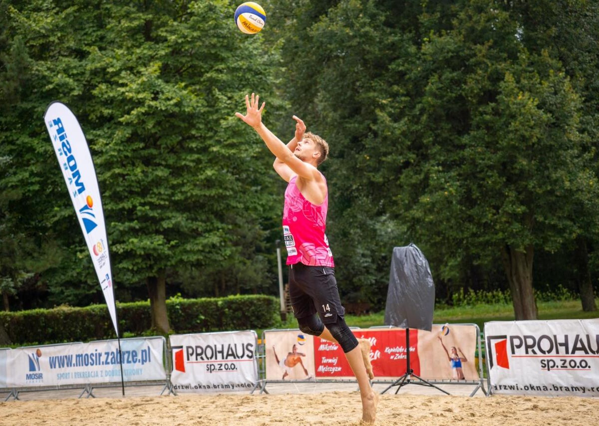 Miniony weekend był pełen emocji i sportowych wrażeń na Kąpielisku Leśnym w Zabrzu, gdzie odbył się turniej siatkówki plażowej „Leśna Plaża 2024” / fot. MOSiR Zabrze
