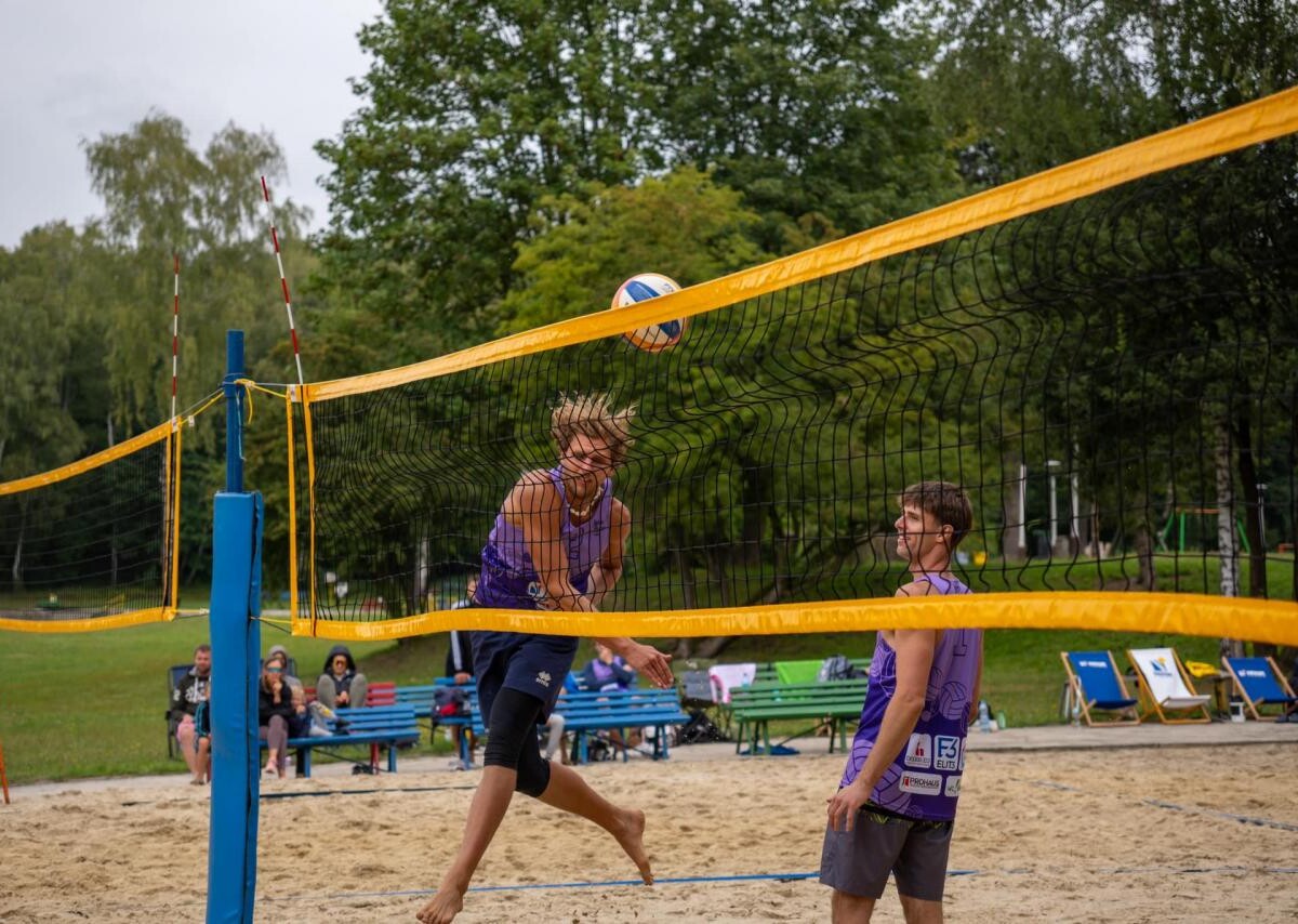 Miniony weekend był pełen emocji i sportowych wrażeń na Kąpielisku Leśnym w Zabrzu, gdzie odbył się turniej siatkówki plażowej „Leśna Plaża 2024” / fot. MOSiR Zabrze