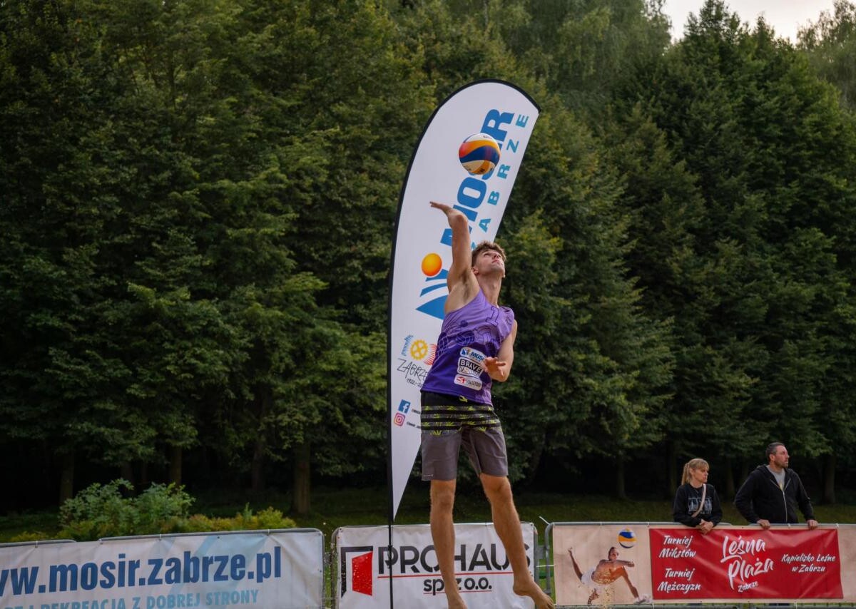 Miniony weekend był pełen emocji i sportowych wrażeń na Kąpielisku Leśnym w Zabrzu, gdzie odbył się turniej siatkówki plażowej „Leśna Plaża 2024” / fot. MOSiR Zabrze