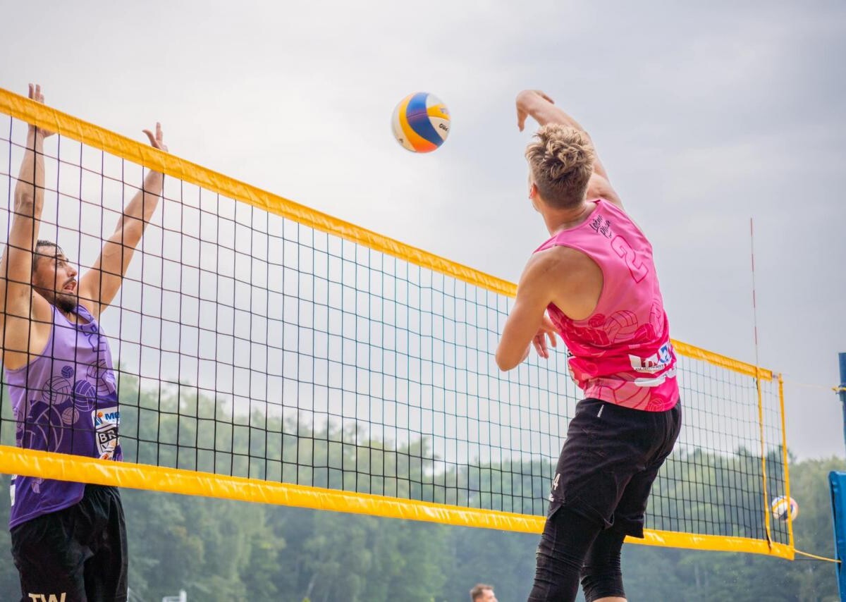 Miniony weekend był pełen emocji i sportowych wrażeń na Kąpielisku Leśnym w Zabrzu, gdzie odbył się turniej siatkówki plażowej „Leśna Plaża 2024” / fot. MOSiR Zabrze