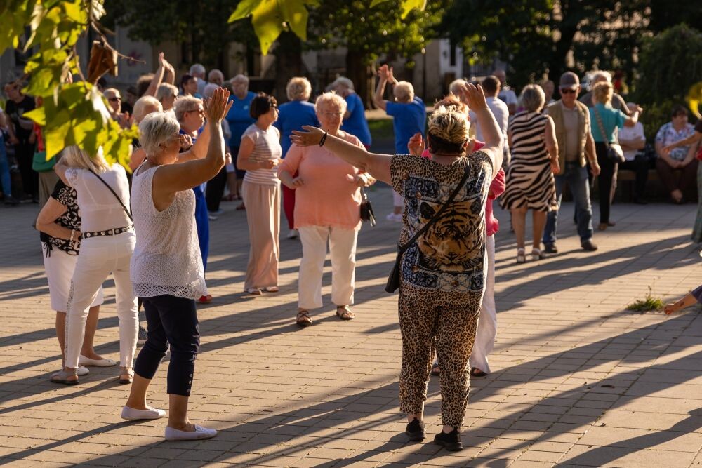 Tak się bawi Zabrze! Za nami kolejna potańcówka na Placu Teatralnym/fot. FB Ewa Weber