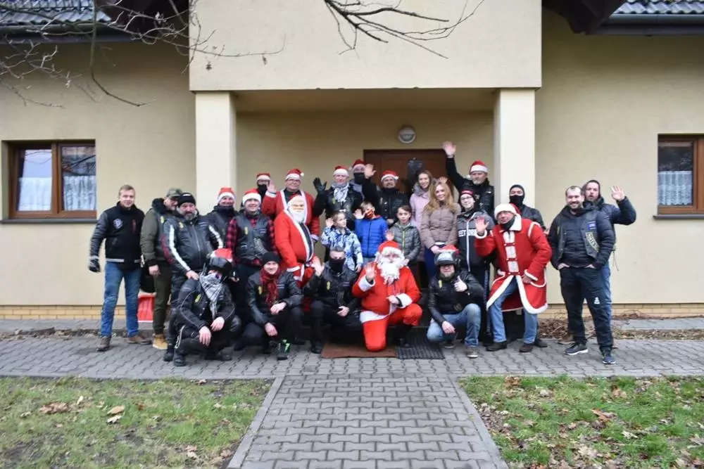 Członkowie klubu motocyklowego Invaders MC Poland przez ostatnie tygodnie organizowali zbiórkę słodyczy, zabawek, gier i odzieży. W miniony weekend przyszła pora na obdarowanie najmłodszych.