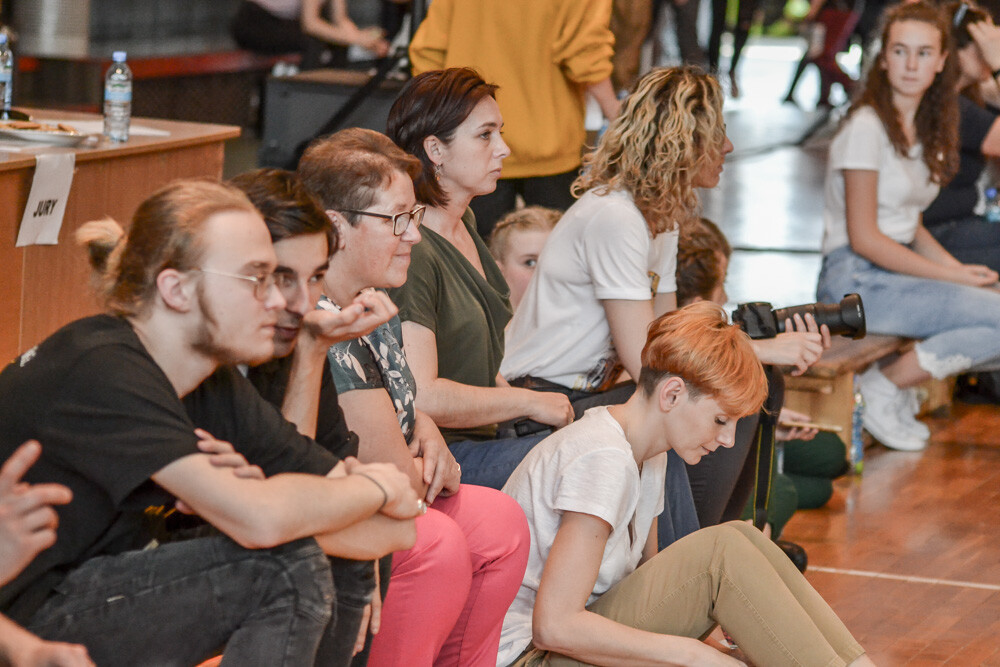 Za nami doroczne święto tańca w Zabrzu, w hali Pogoni odbyły się taneczne zmagania, które po raz kolejny mieliśmy okazję obserwować. Na parkiecie w hali Pogoń stanęli uczestnicy XIII Śląskiego Turnieju Tańca Ulicznego (Nie) łam się. Mamy garść zdjęć!