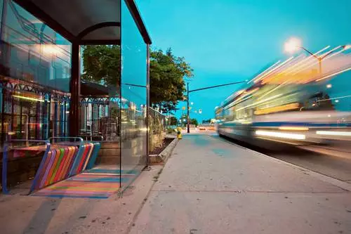 Nowoczesny przystanek autobusowy. Jak zmieniają się miejskie przestrzenie?