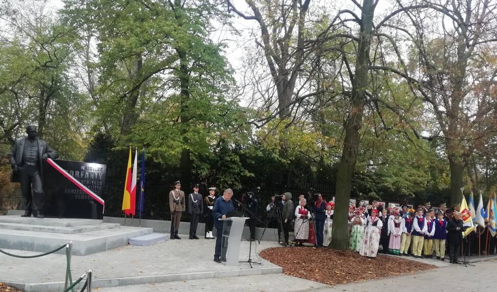 W Warszawie odsłonięto pomnik Wojciecha Korfantego. W uroczystości uczestniczyli śląscy samorządowcy oraz uczniowie Szkoły Podstawowej nr 22 w Rudzie Śląskiej, którzy wystąpili w tradycyjnych śląskich strojach.