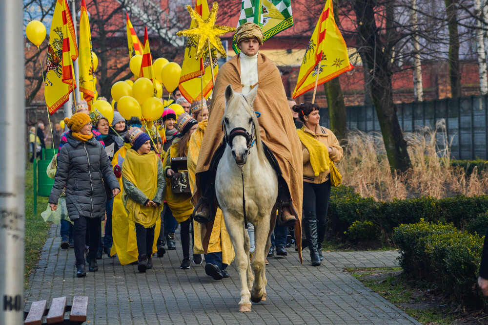 Kolejny rok z rzędu setki ludzi wzięły udział w Orszaku, by wspólnie udać się śladem Trzech Mędrców i złożyć hołd Jezusowi.