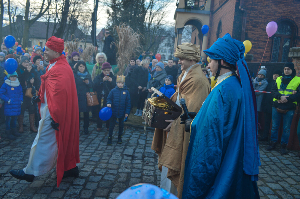 Kolejny rok z rzędu setki ludzi wzięły udział w Orszaku, by wspólnie udać się śladem Trzech Mędrców i złożyć hołd Jezusowi.