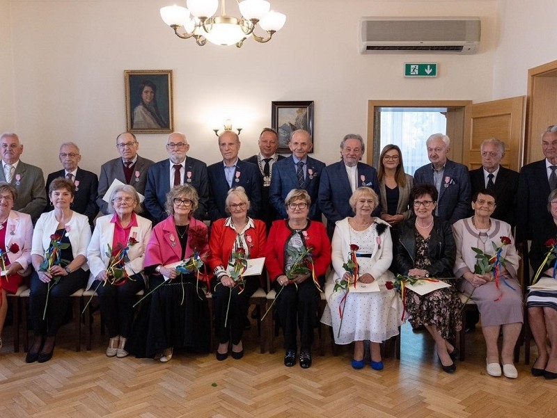 Pół wieku razem – Zabrze uhonorowało pary z 50 i 60-letnim stażem [FOTO]